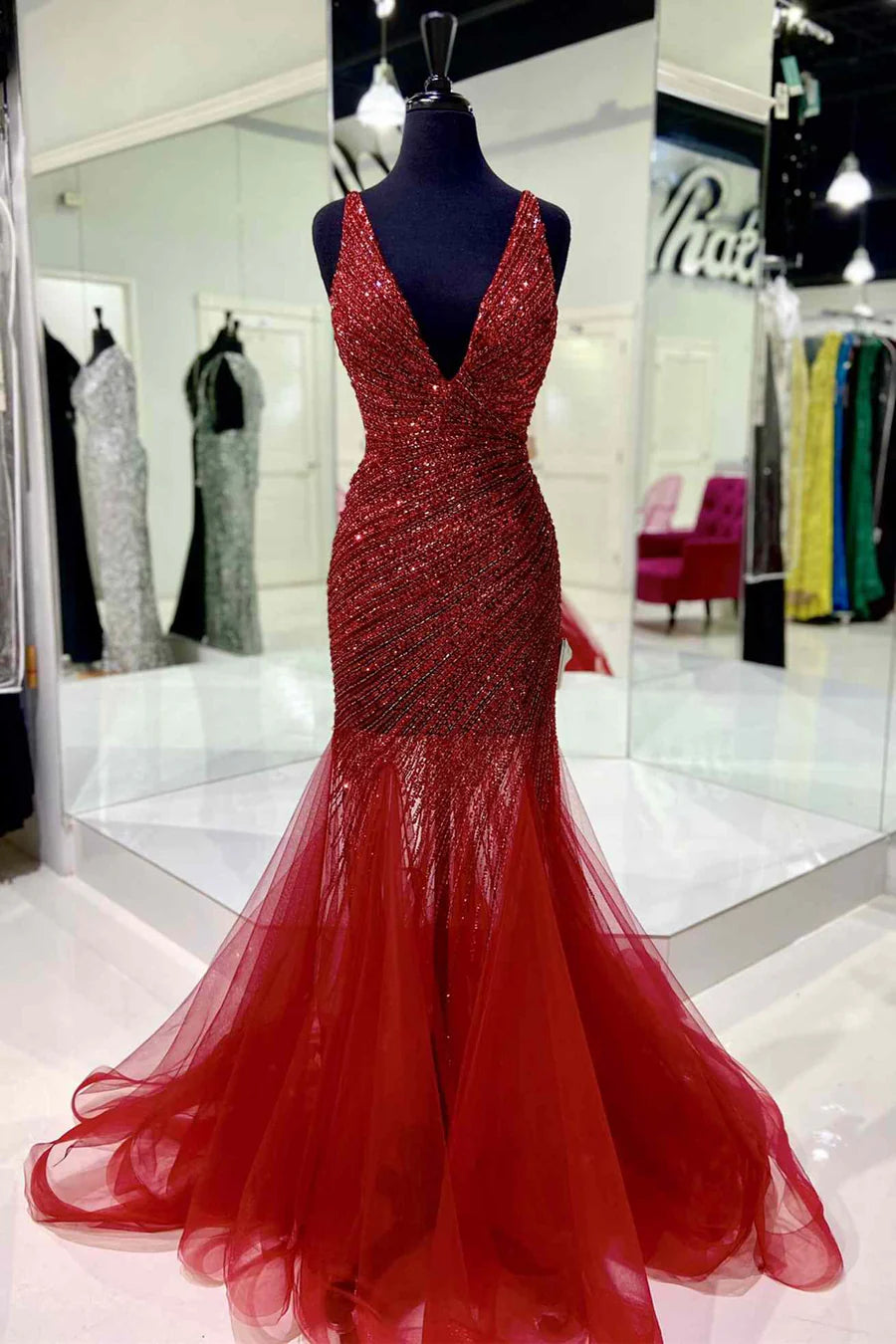 Vestido de fiesta con escote en V, espalda descubierta y lentejuelas y tul